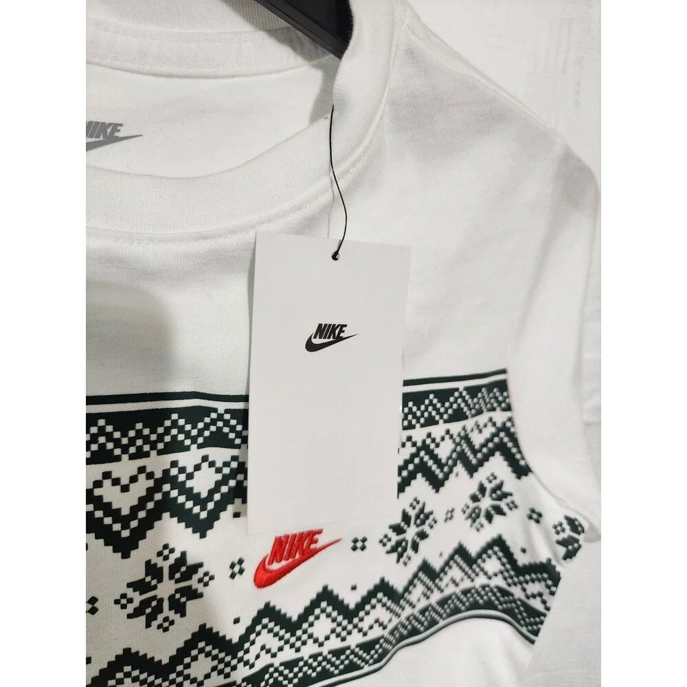 Nike Big Kids The Nike Tee Graphic T-shirt SZ: L Winter, Snow